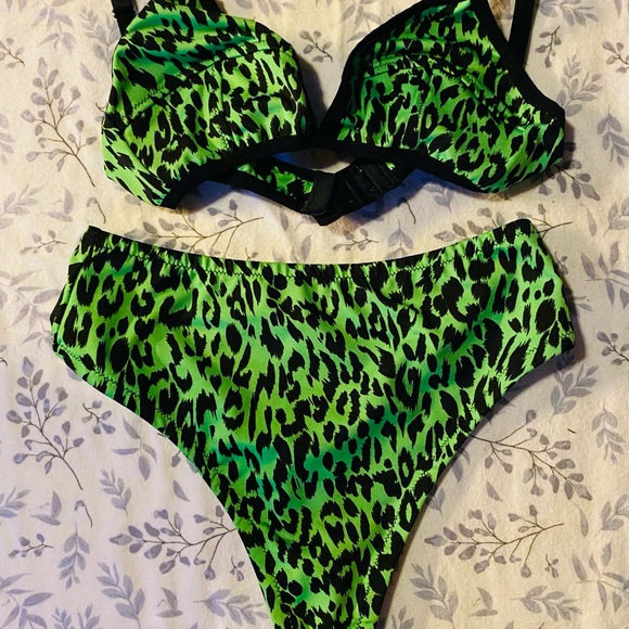 32c Custom Leopard Lingerie Set - Kayleigh Peddie - Picture 2 of 3